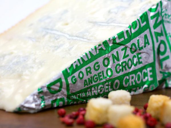 Bassadoro CaseificioAngeloCroce Gorgonzola Panna Verde formaggio pasta molle dolce incartato ambientato dettaglio 4