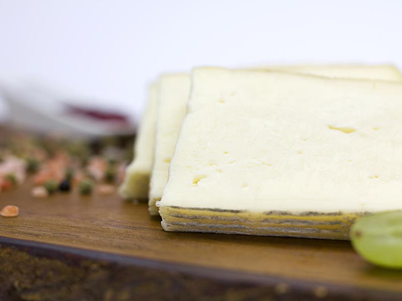 Bassadoro CaseificioAngeloCroce Passito formaggio pasta molle ambientato scartato dettaglio 4