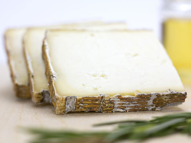 Bassadoro CaseificioAngeloCroce Pasta cruda formaggio stagionato pasta molle scartato tavola dettaglio 4